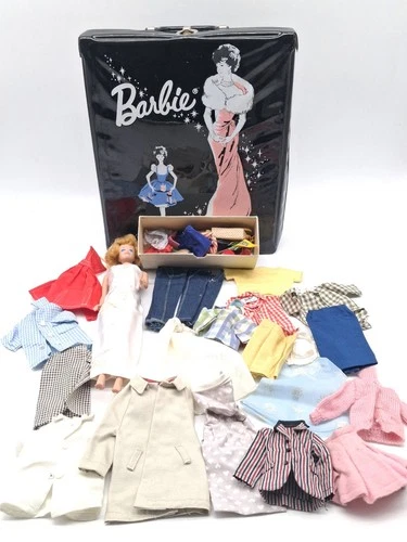 VINTAGE PONYTAIL 1962 BARBIE CASE WITH Midge Doll & Clothing.