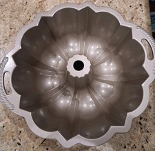 Nordic Ware Original Bundt Pan 10-12 Cup Non-...