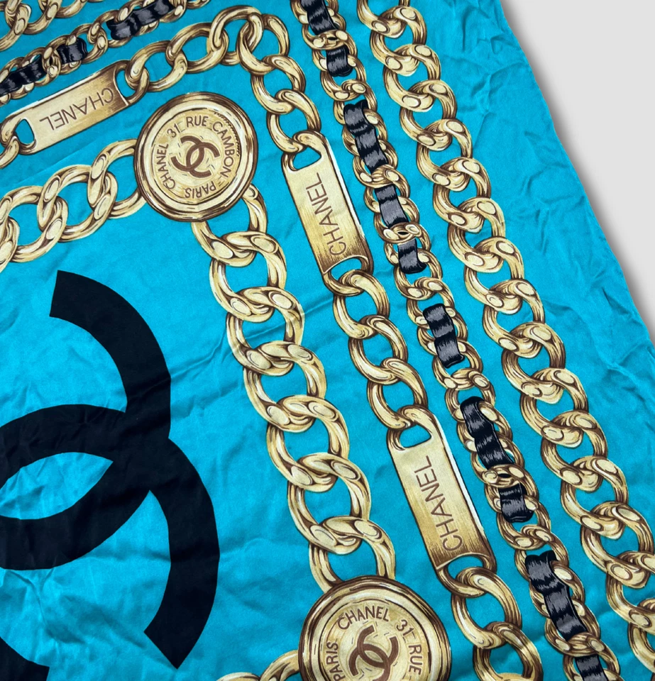 Chanel Vintage Bufanda de Seda Azul Oro Cadena Logo CC Cuadrado Envoltura Raro Foto 4 de 4