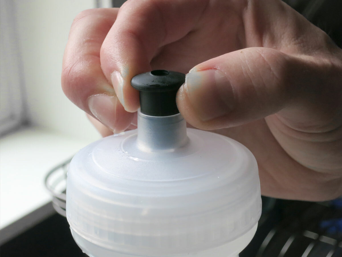 Brooder Bottle Nipple Waterer for Chicks and Chickens (20 fl. oz.) + Cage Mount 