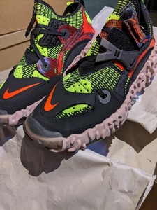 nike ispa overreact black red volt