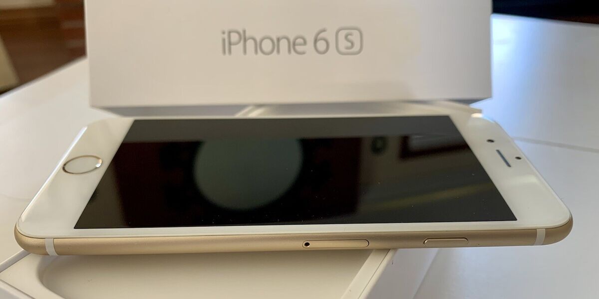 Apple iPhone 6S - Gold - 64GB**Model A1549 (CDMA + GSM Apple iPhone 6S - Gold - 64GB**Model A1549 (CDMA + GSM