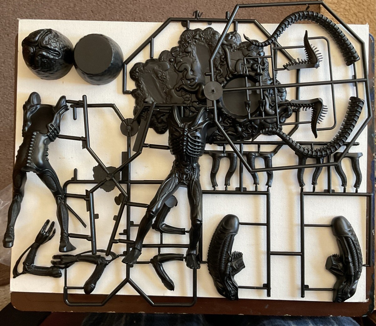 Halcyon ALIEN WARRIOR With Base and Egg UNASSEMBLED Model