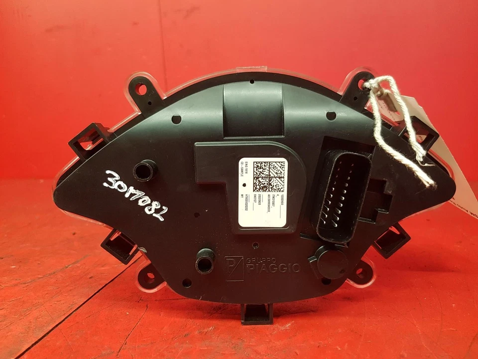PIAGGIO VESPA GTS 125 SPEEDO INSTRUMENT CLUSTER SPEEDOMETER 2023 - Image 2 of 4