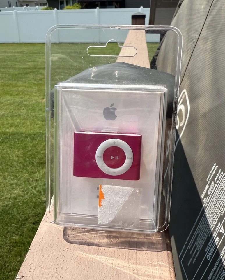 Apple iPod Shuffle A1204 2nd Generation Pink (2 GB) A1204 MB682LL/A NEW SEALED - Image 2 of 4