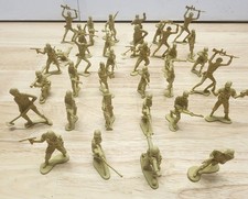 Vintage Plastic Army Men Lot of 33 Unmarked Olive Drab All Weapons Intact