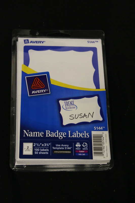 Avery 5144 Print Write Name Badges Blue Border 200 count