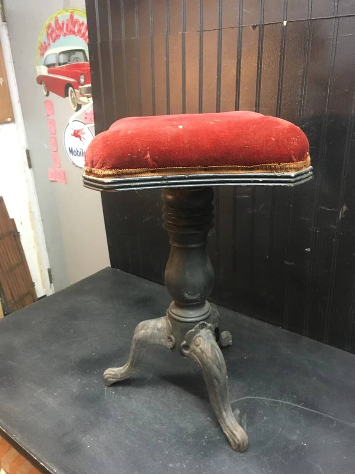 TABURETE DE PIANO DE MADERA de colección órgano victoriano asiento de fieltro rojo pies de bola de acero antiguos Foto 4 de 4