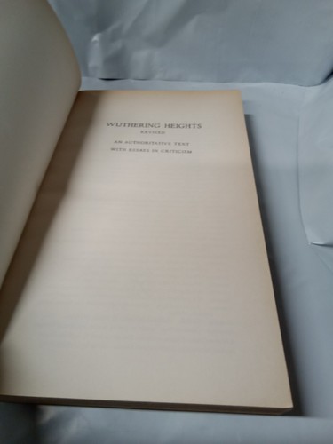 WUTHERING HEIGHTS-EMILY BRONTE-NORTON CRITICAL ED 1ST 1963 TEXT/ESSAYS/REVIEW NF - Picture 4 of 13