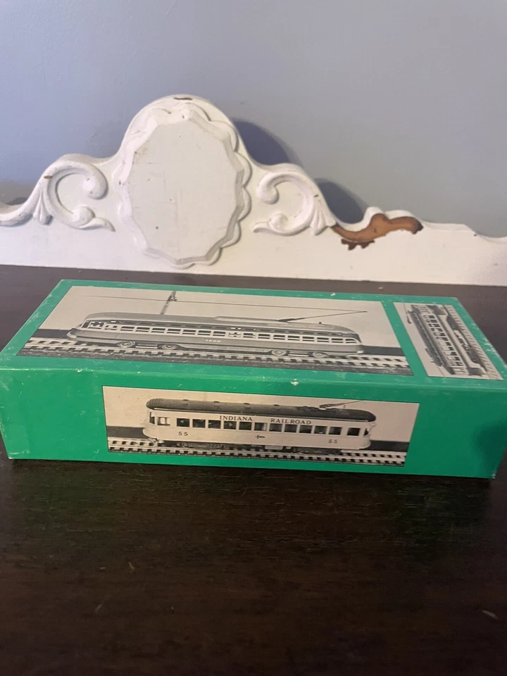 Bowser HO Scale FM Diesel Train Engine Body Kit #1-113000 NIB NOS Rare - Image 2 of 4