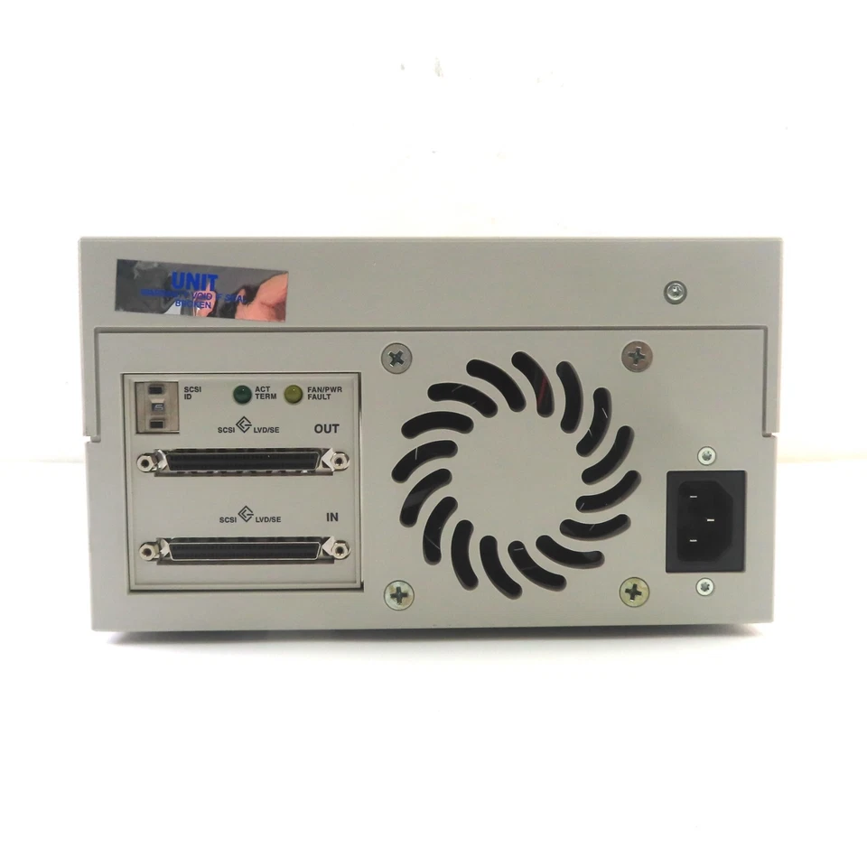 HP Surestore Ultrium 230 100/200GB LTO 1 LVD SCSI External Tape Drive - Image 3 of 4