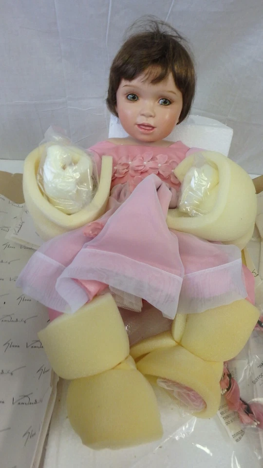 Gloria Vanderbilt's " Gloria At Uno " #0586/2000 COA Immagine Enclosed - Immagine 2 di 4