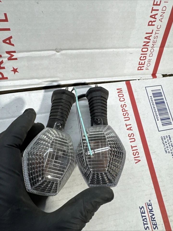 Задние поворотники 2017 Suzuki DRZ 400 SM - Изображение 2 из 4