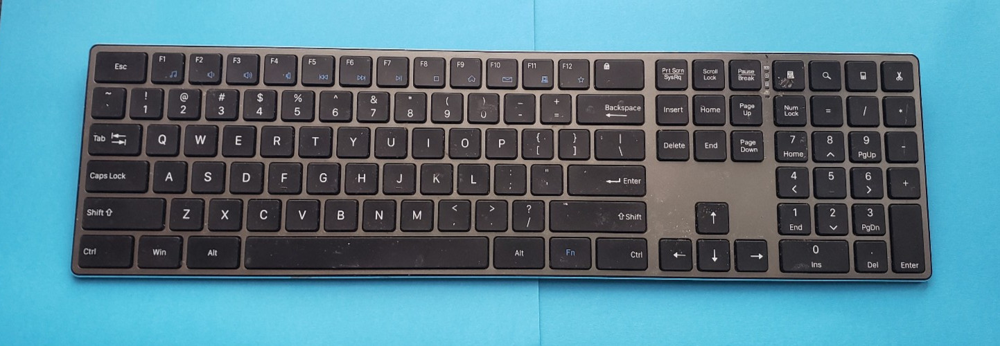 AmazonBasics Wireless Keyboard Clavier Sans Fil HK8983US Full-Size Keyboard