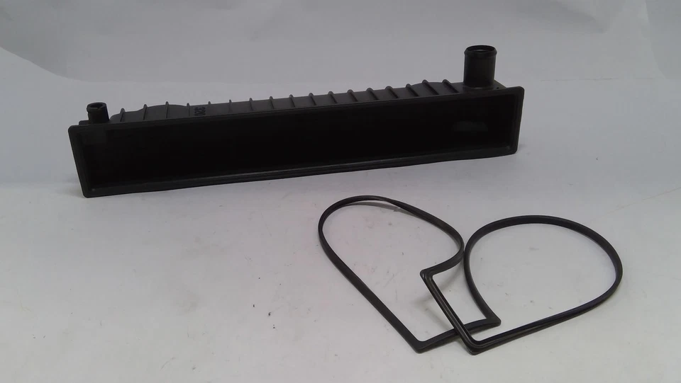 FITS 1994-1999 CHEVROLET GMC K1500 C2500 TANK ASM RAD INL 52469402 - NEW OEM - Image 2 of 4