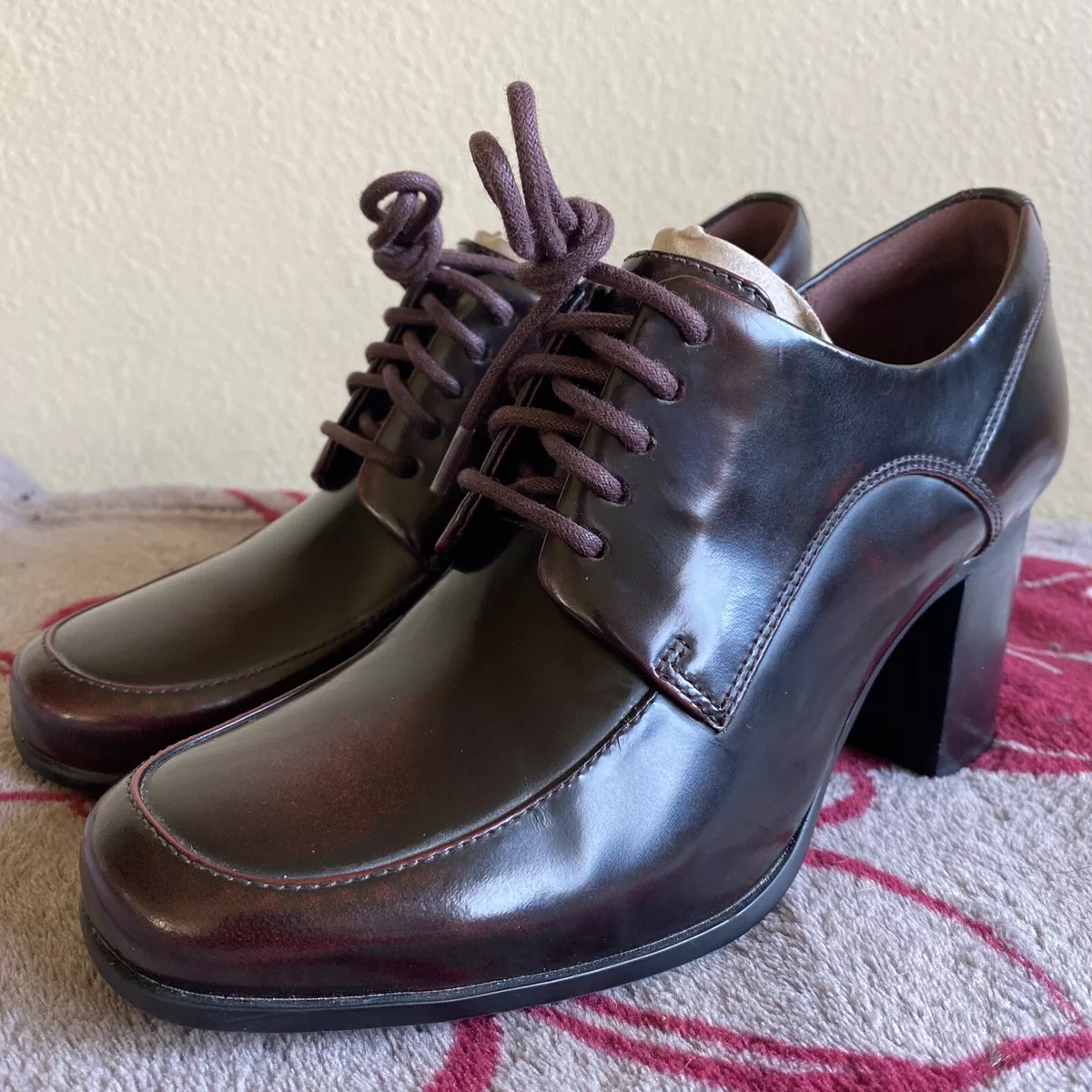 Clarks Tarah Victoria Burgundy Black Heels sz 6.5 Excellent Condition