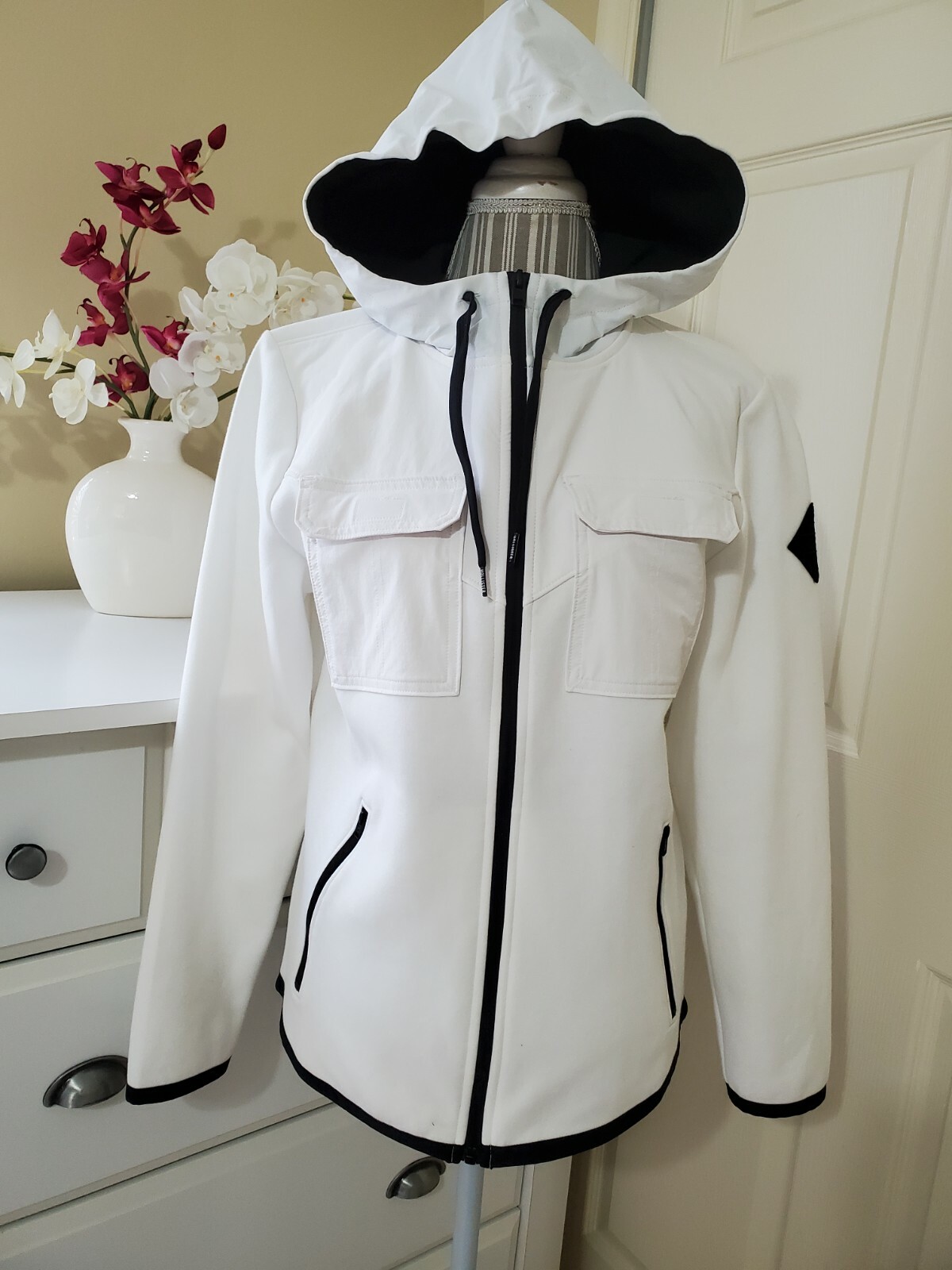hollister white and black jacket