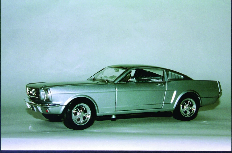 1:18 Eagle's Race Jouef Evolution Ford Mustang Fastback '65 Green or Silver - Image 3 of 4