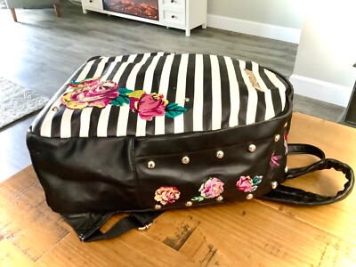 BETSEY JOHNSON LARGE BACKPACK BOOKBAG BLACK & WHITE STRIPED  display picture 3