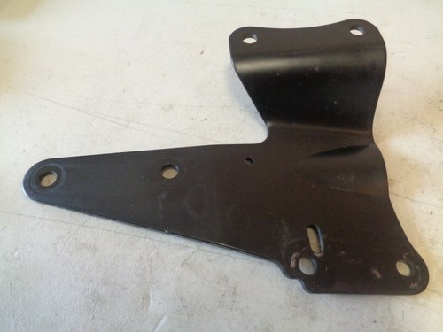 2006 TRIUMPH ROCKET III ROCKET 3 RIGHT SILENCER BRACKET - Picture 2 of 6