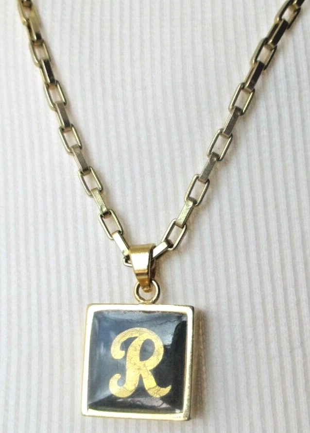 Ancien collier pendentif chaine plaqué or émail monogramme R bijou vintage 5382 - Photo 2/3