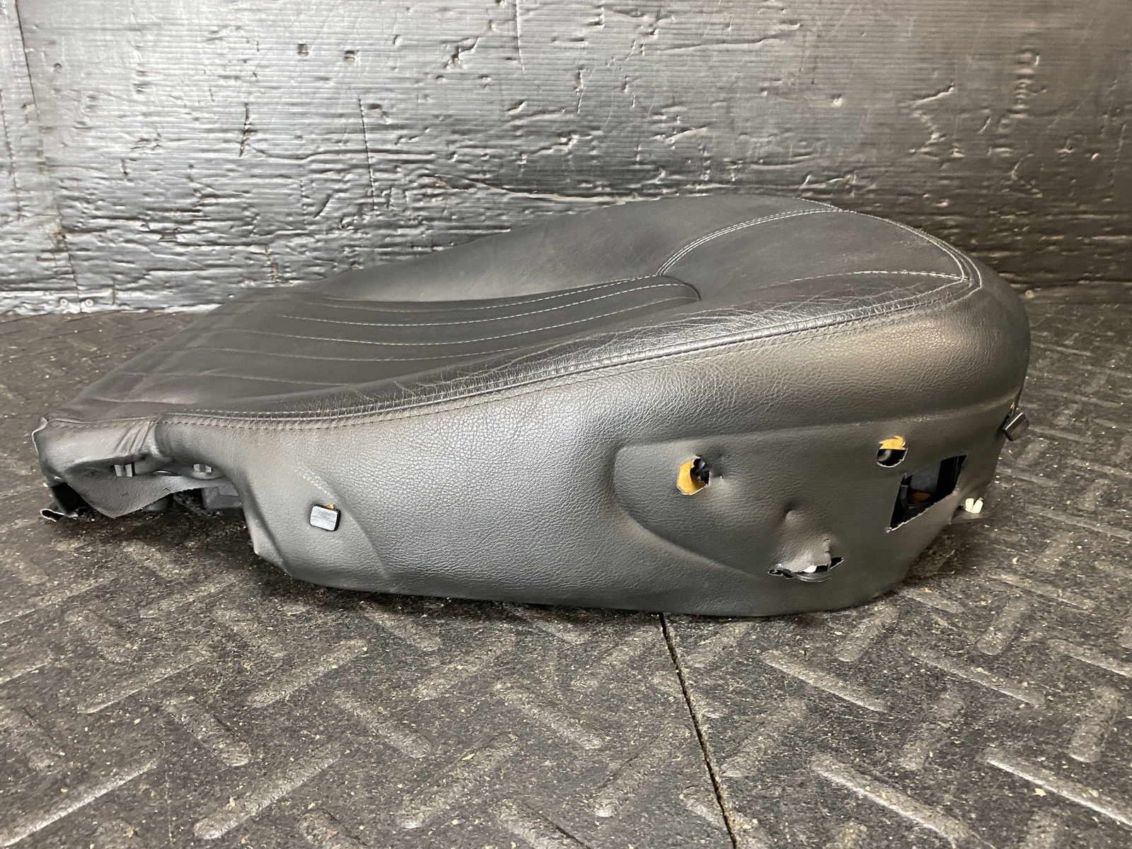 2004 MASERATI COUPE GT FRONT PASSENGER RIGHT BOTTOM SEAT CUSHION BLACK LEATHER