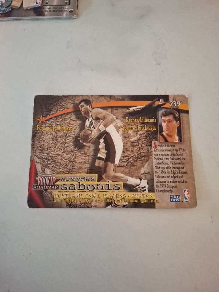 1995-96 Skybox Premium - Rookie Arvydas Sabonis #239 (RC)