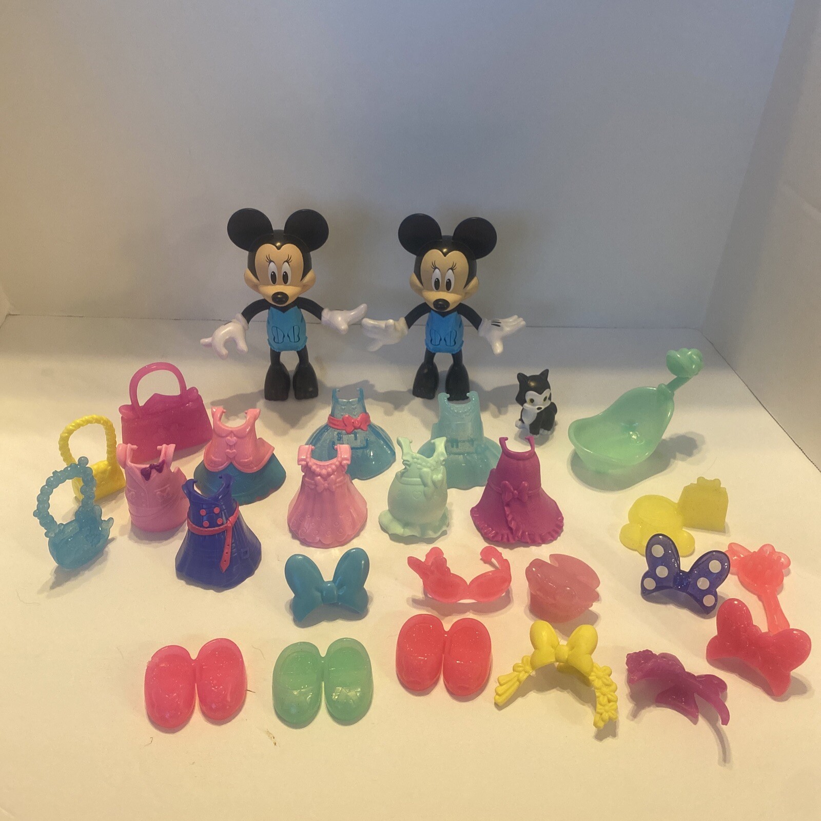 Large Lot Disney Minnie Mouse Bowtique Dress Up Snap N’ Style Clip On