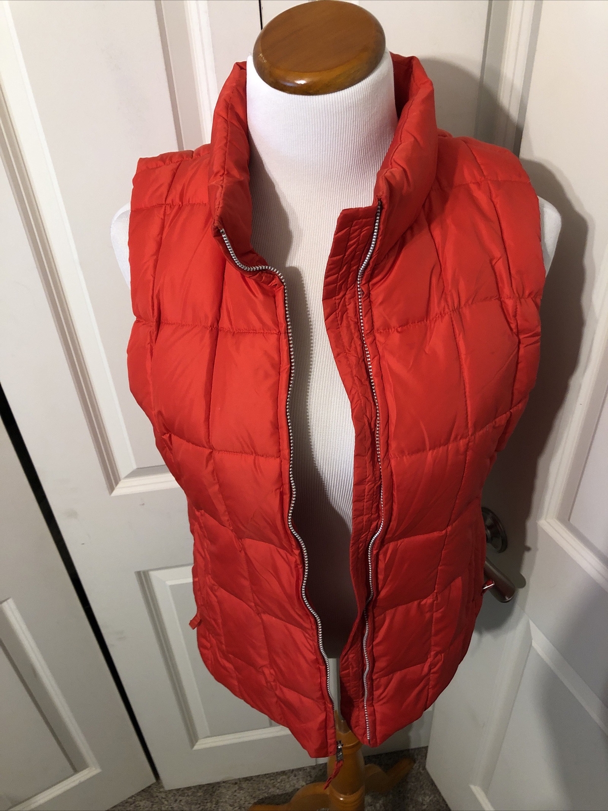 Gap Solid Red Down Puffer Vest Women’s Size S Wit… - image 4
