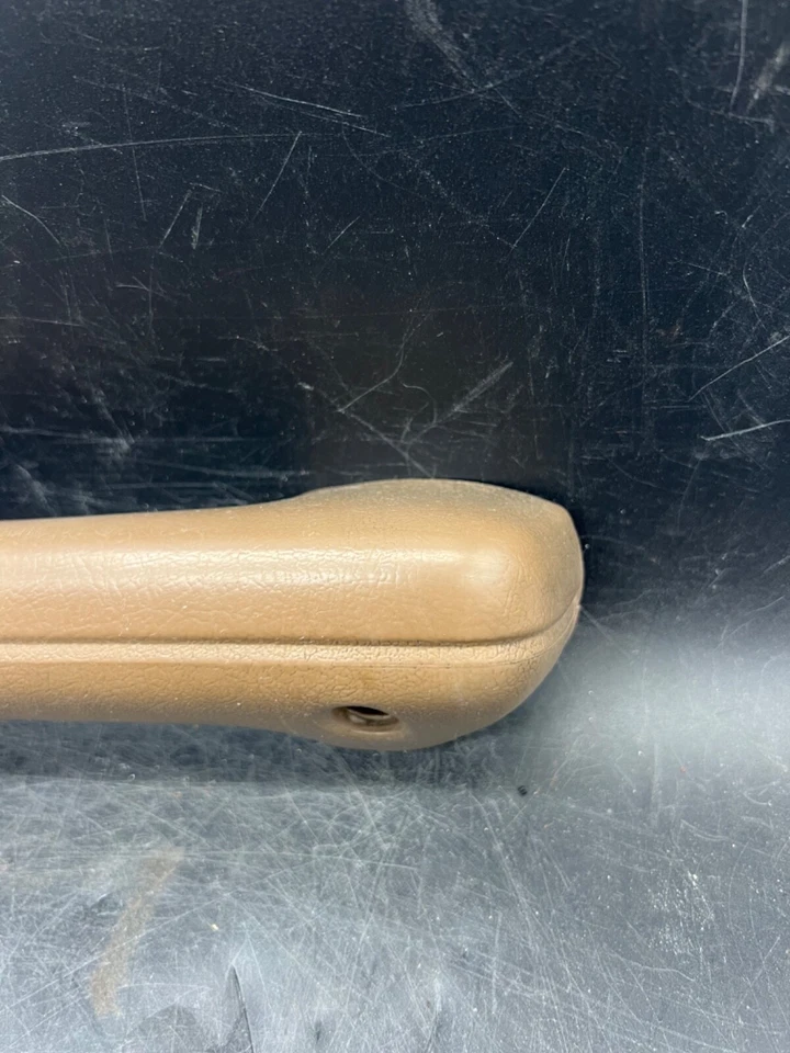 Mazda B2200 serie B 1986-1993 OEM puerta lateral del conductor tirador brazo reposabrazos manija beige Foto 2 de 4