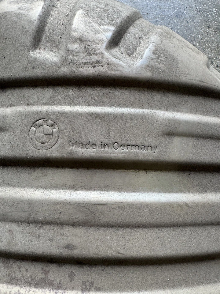 Silenciador de escape esquerdo BMW 1995-2001 E38 740i 750iL usado completo 1733865 - Imagem 2 de 4