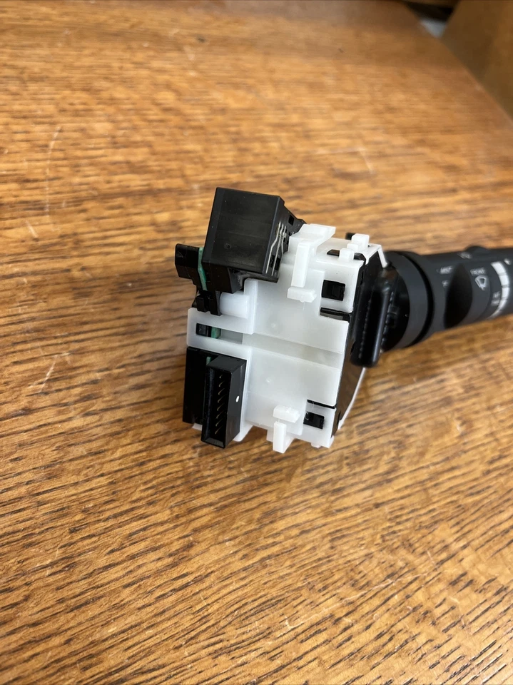 Interruptor combinado de columna limpiaparabrisas Nissan Titan 2004-2007 25260-7Y71a nuevo fabricante de equipos originales Foto 2 de 4