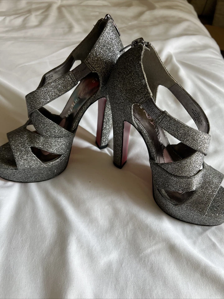 Tacones plateados Paris Hilton para mujer 5,5 Foto 4 de 4