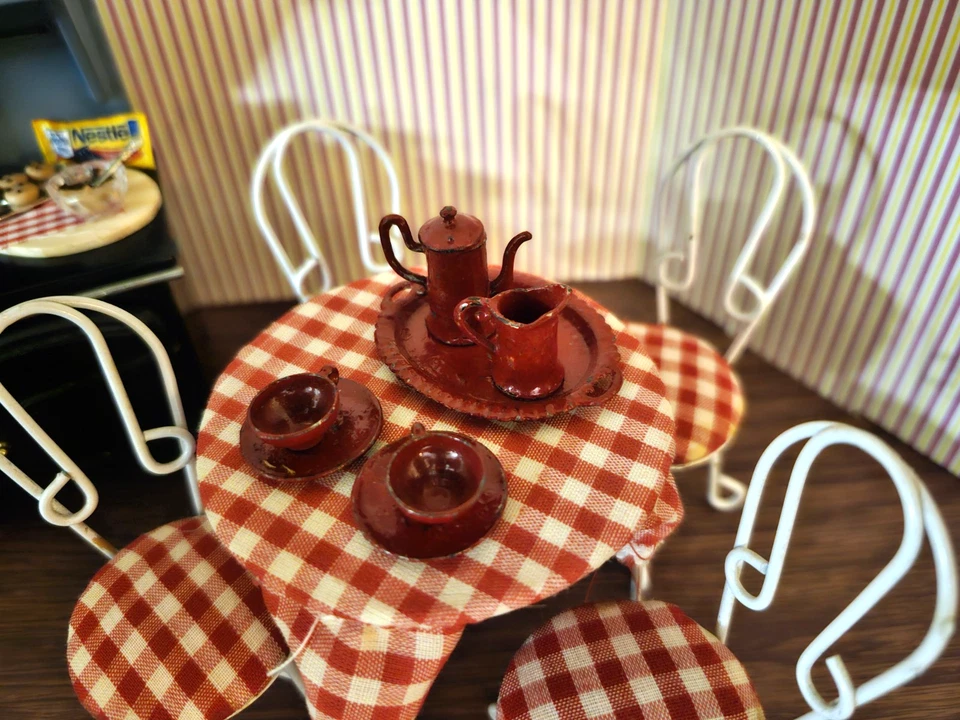 Lote de mesa de fogão e salão em miniatura vintage para casa de bonecas escala 1:12 - hora de cozimento! - Imagem 3 de 4