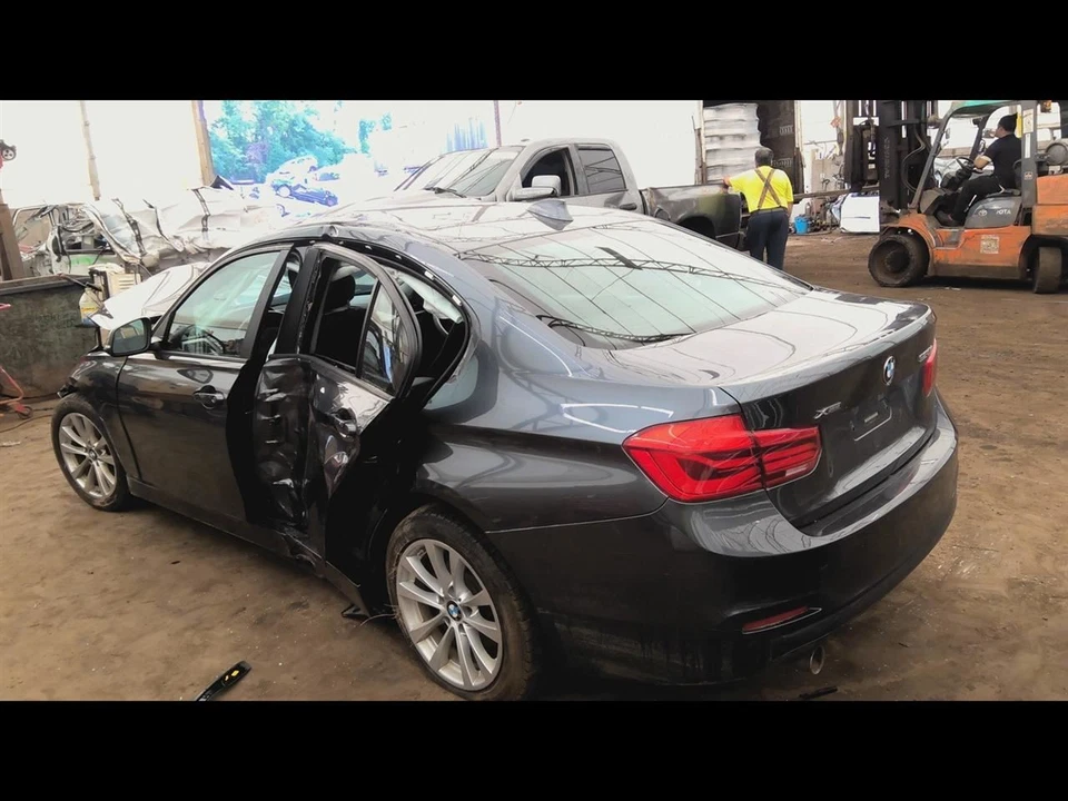 Cilindro maestro de freno para BMW 328i 6670540 12-18 Foto 3 de 4