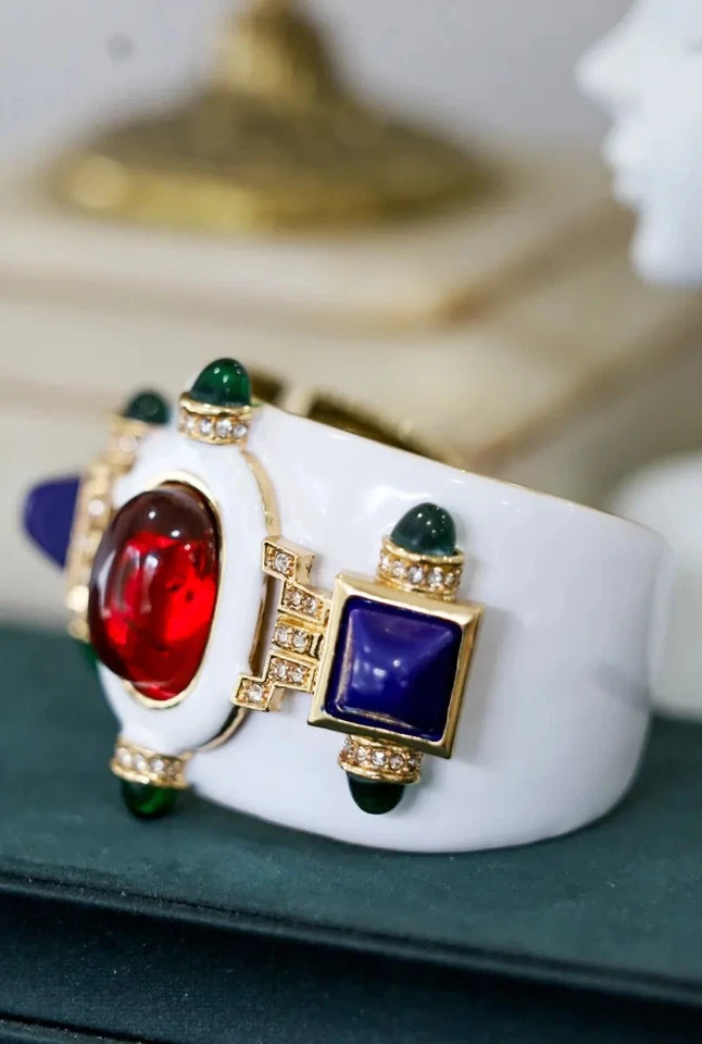 Brazalete Kenneth Jay Lane Chapado en Oro 18K Esmalte, Rubí y Lapislázuli Cabina Art Deco Foto 2 de 4