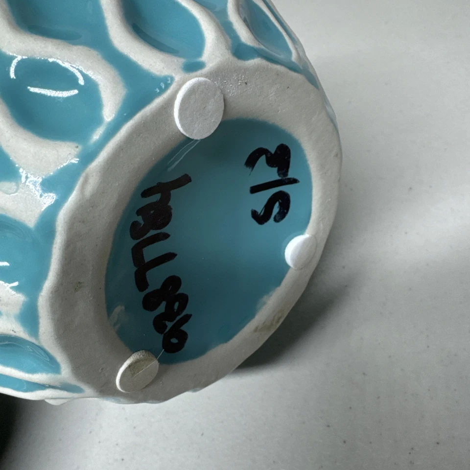 Jarrón de cerámica Bed Bath & Beyond Imax Agatha verde azulado y blanco ver fotos Foto 4 de 4