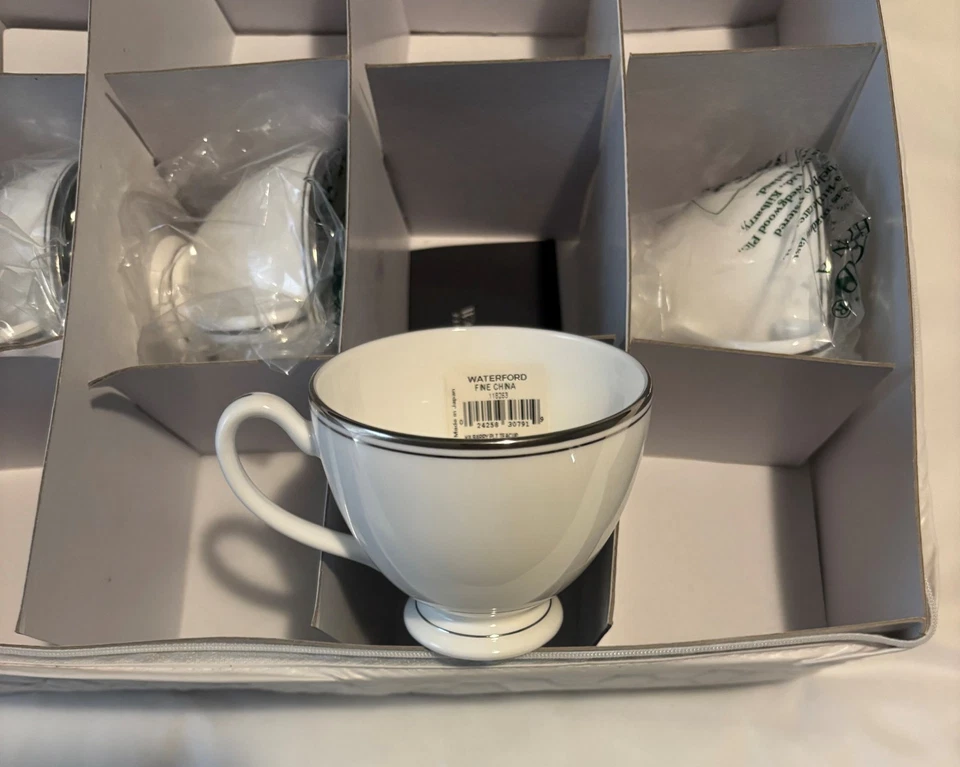 (4) Tazas de té Waterford Fine China Kilbarry Platinum nuevas con patas + almacenamiento  Foto 2 de 4