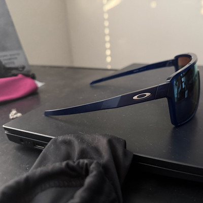 Oakley Men's Wrap Sunglasses Blue Plastic Frame, Blue Mirrored Lenses