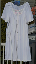 VTG Kelly Reed Robe Gown Size L Short Sleeves Nylon Embroidery Coastal Soft Girl