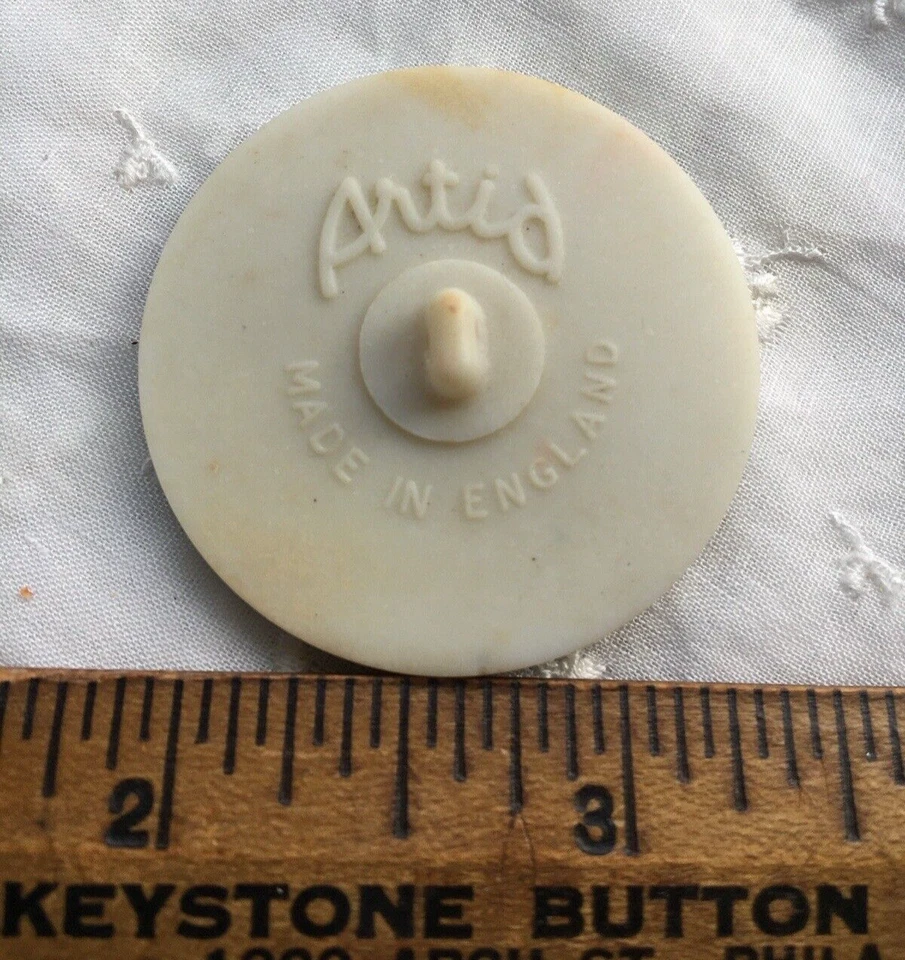 Vintage Flower Picture Button.  "Artid: MADE IN ENGLAND" Backmark. - Image 4 of 4