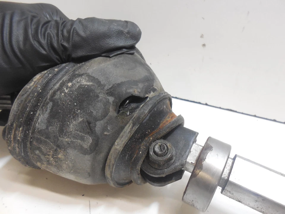 2001 Volvo S60 2.4L L5 Sedan Steering Column Shaft Universal Joint -Bad Boot - Image 3 of 4