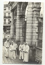 40/CPSM - Dax - Curistes à la Fontaine Chaude