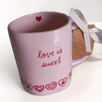 Rae Dunn Tasse LOVE IS SWEET Valentinstag rosa rot Neu 