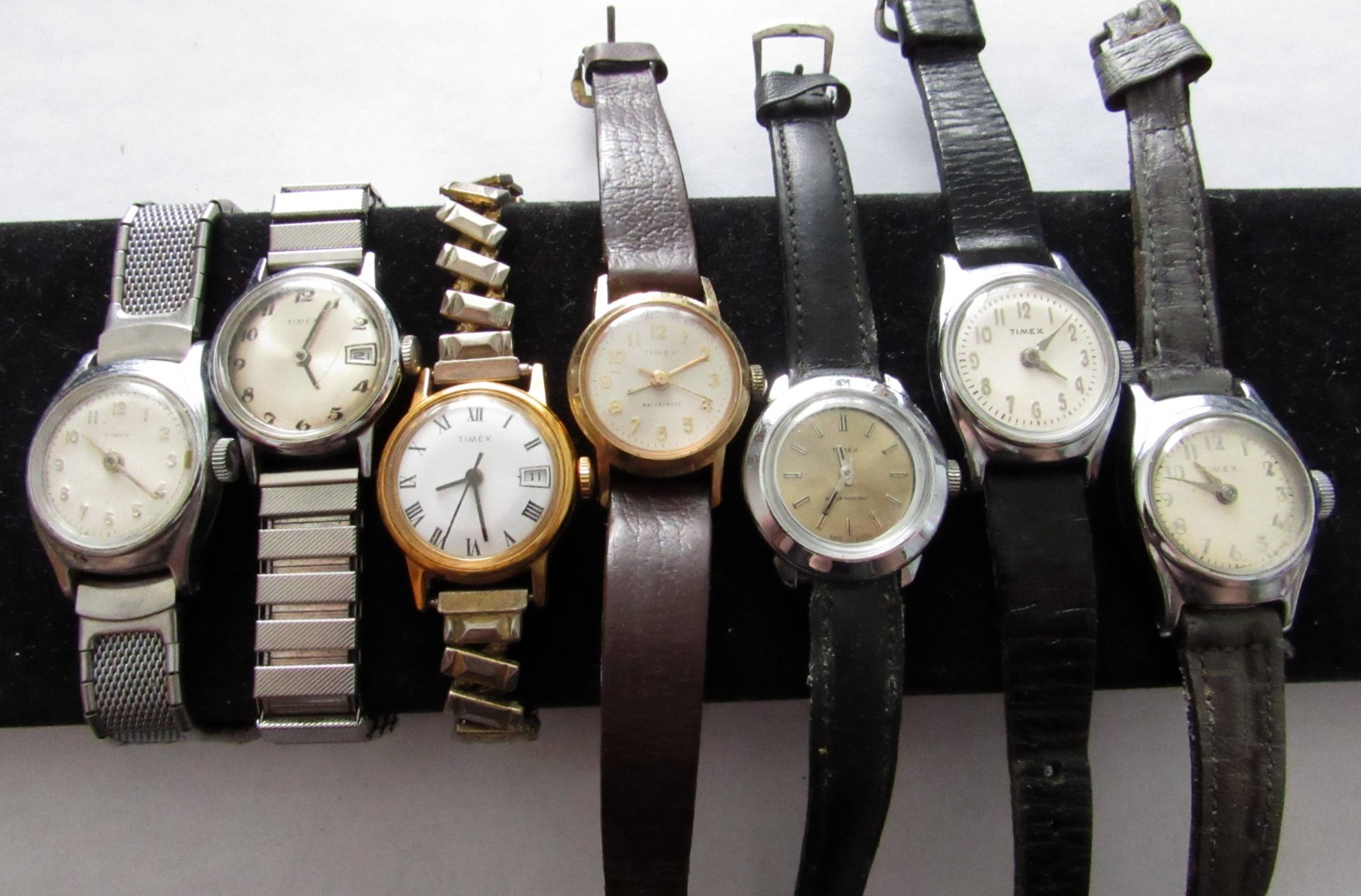 Wristwatches of Women's Timex 7 Lot Vintage - vintagewatches.pk