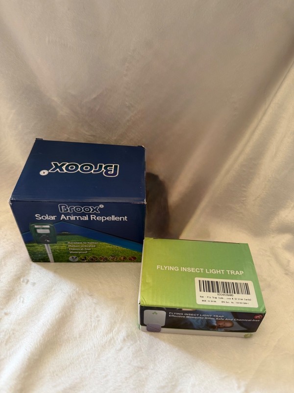 Solar Animal Repellent + Flying Insect Light Trap – New
