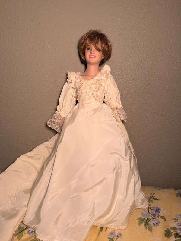 Princess Diana in her Wedding Dress Porcelain Doll