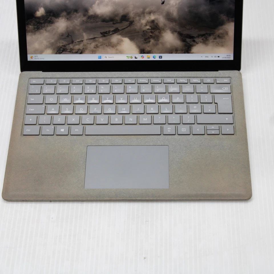 Microsoft Surface Laptop 2 Windows 11 Pro 13" Intel Core i7 8650U 8GB 256GB SSD - Image 3 of 4