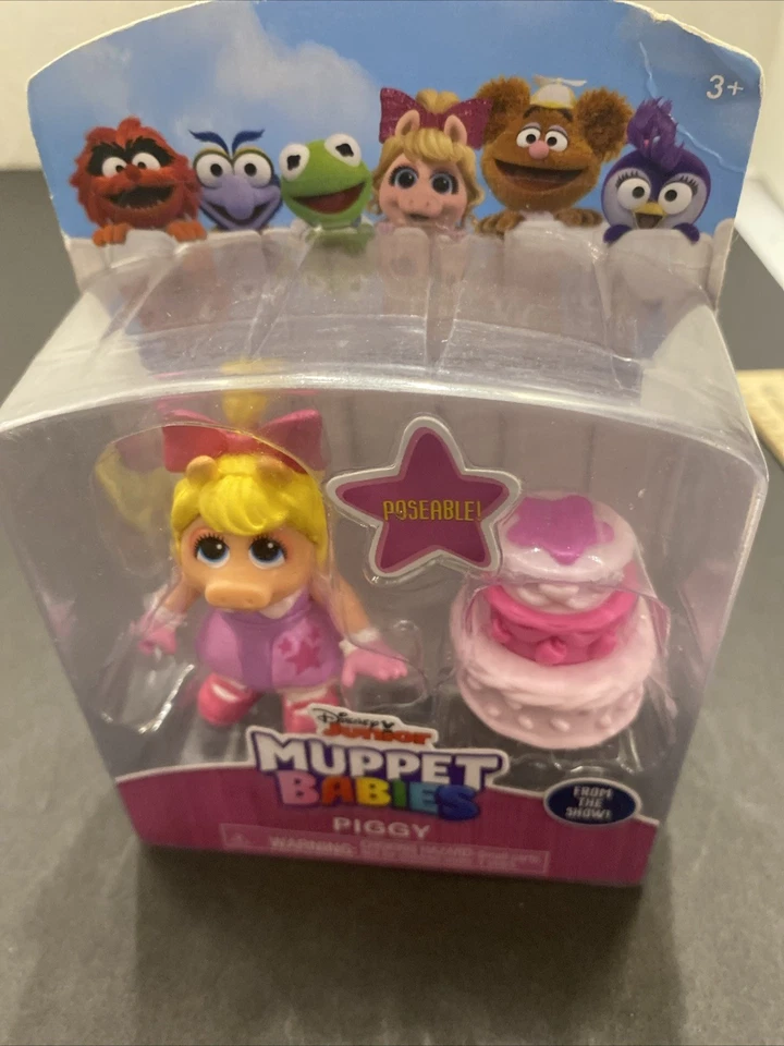 DISNEY JUNIOR MUPPET BABIES POSEABLE PIGGY AND BIRTHDAY CAKE  Used  MB - Image 3 of 4