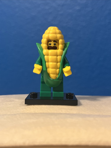 Corn Cob Guy LEGO Minifigure With Stand - 71018 - Series 17